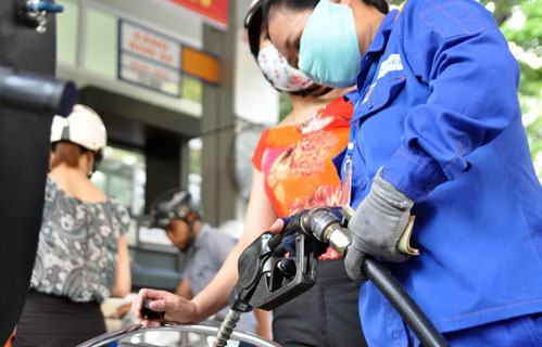 Tiêu thụ xăng dầu tăng đột biến 1