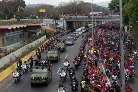 Chuyển thi hài ông Hugo Chavez tới bảo tàng quân sự 2