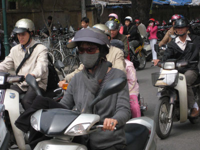 “Chưa có cơ sở pháp lý phạt người đội mũ bảo hiểm giả” 1
