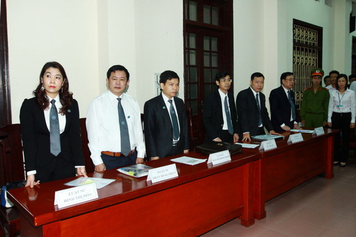 Anh em ông Vươn bị truy tố ở khung hình phạt cao nhất 4 Anh em ông Vươn bị truy tố ở khung hình phạt cao nhất 4