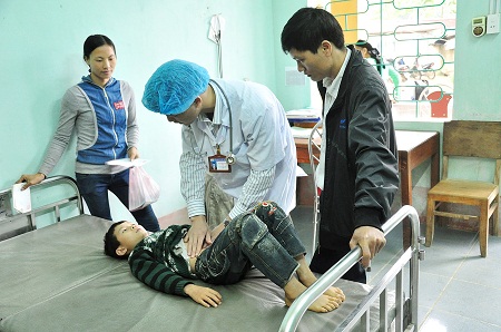 Khám bệnh, cấp phát thuốc miễn phí cho hơn 400 đối tượng chính sách 1