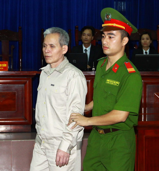 Anh em ông Vươn bị truy tố ở khung hình phạt cao nhất 6 Anh em ông Vươn bị truy tố ở khung hình phạt cao nhất 6