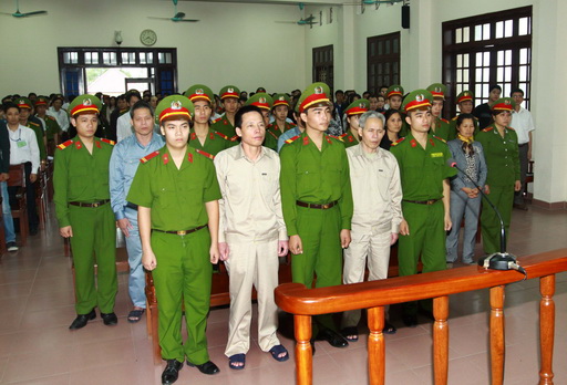 Anh em ông Vươn bị truy tố ở khung hình phạt cao nhất 7 Anh em ông Vươn bị truy tố ở khung hình phạt cao nhất 7
