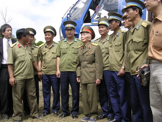 Chùm ảnh: Đại tướng Võ Nguyên Giáp thăm lại chiến trường Điện Biên Phủ 1