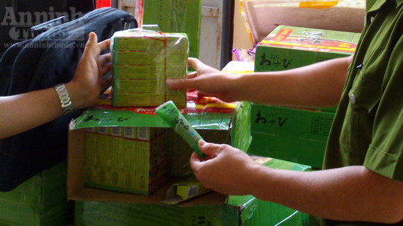 10.000 con cá trê, cả quả Trung Quốc "bơi" về chợ Hà Nội 7