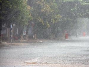 Bắc Bộ mưa dông về chiều, Trung Bộ có nắng nóng 1