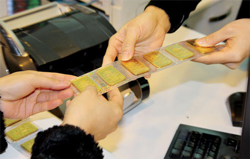 Giá vàng tiếp tục lao dốc 1 Giá vàng tiếp tục lao dốc 1