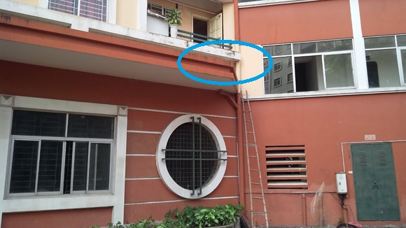 Rơi từ tầng 11 xuống tầng 2, bé 4 tuổi tử vong 2