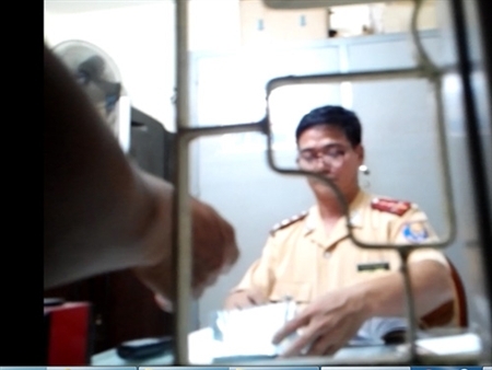CSGT Hà Nội trần tình vụ “bán” giấy phép vào phố cấm 1 CSGT Hà Nội trần tình vụ “bán” giấy phép vào phố cấm 1