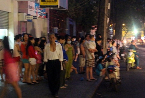 Cháy ở trung tâm Sài Gòn, hàng ngàn người tháo chạy 4