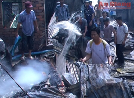Hỏa hoạn thiêu rụi hoàn toàn 76 căn nhà 1