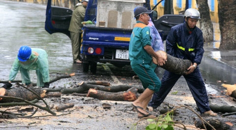 Hải Phòng bắt đầu xuất hiện sóng lớn 10