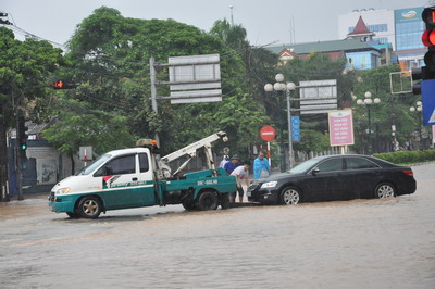 Thái Nguyên: Mưa lớn gây khó khăn cho các thí sinh 1 Thái Nguyên: Mưa lớn gây khó khăn cho các thí sinh 1
