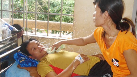 Uống rượu tiết trăn, 8 người nhập viện cấp cứu 1