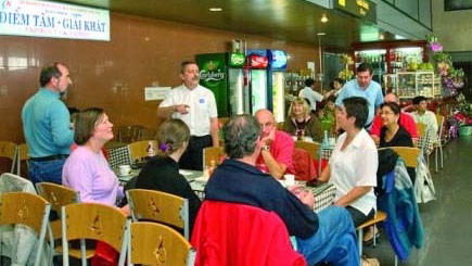 Mỳ 'chém', phở 'chặt' sắp hết đường sống ở sân bay 1 Mỳ 'chém', phở 'chặt' sắp hết đường sống ở sân bay 1