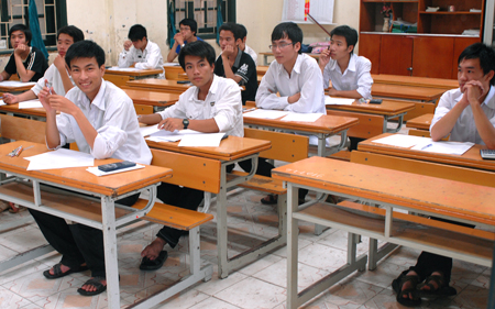 Tổ chức thi ĐH-CĐ ở các trường tiểu học: Bộ có phạt cũng chịu! 1