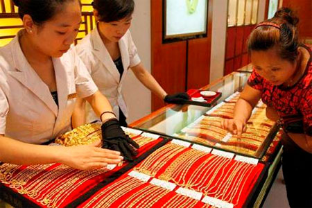 Giá vàng tiếp tục giảm sâu 1 Giá vàng tiếp tục giảm sâu 1