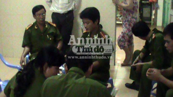 Đột kích quán karaoke, giải cứu 11 cô gái bị ép kích dục 1