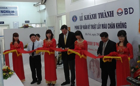 Khánh thành phòng tập huấn kỹ thuật lấy máu chân không 1