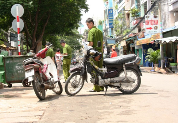 Truy tìm nam thanh niên giết người do va chạm giao thông 1 Truy tìm nam thanh niên giết người do va chạm giao thông 1