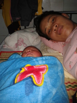 Những em bé ra đời ngay tâm bão mạnh 3