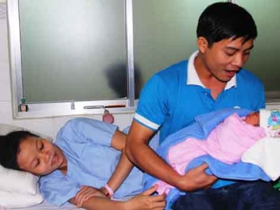 Những em bé ra đời ngay tâm bão mạnh 1