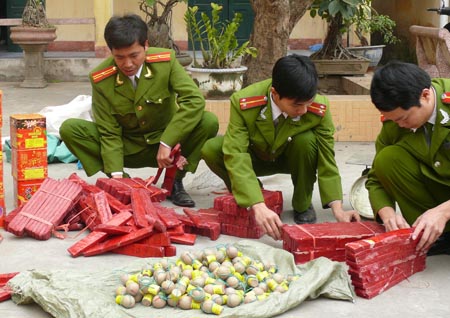 Buông lỏng quản lý pháo, Chủ tịch tỉnh phải chịu trách nhiệm 1 Buông lỏng quản lý pháo, Chủ tịch tỉnh phải chịu trách nhiệm 1
