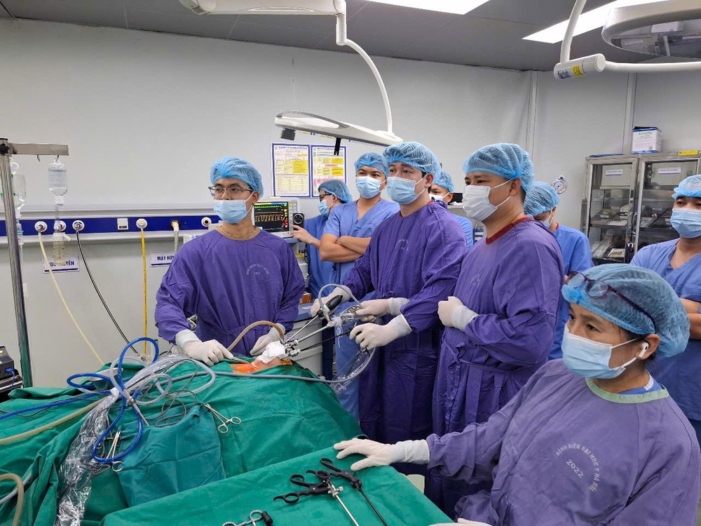 Giữa bàn mổ và bục giảng – sứ mệnh kép của người thầy khoác áo blouse- Ảnh 10.