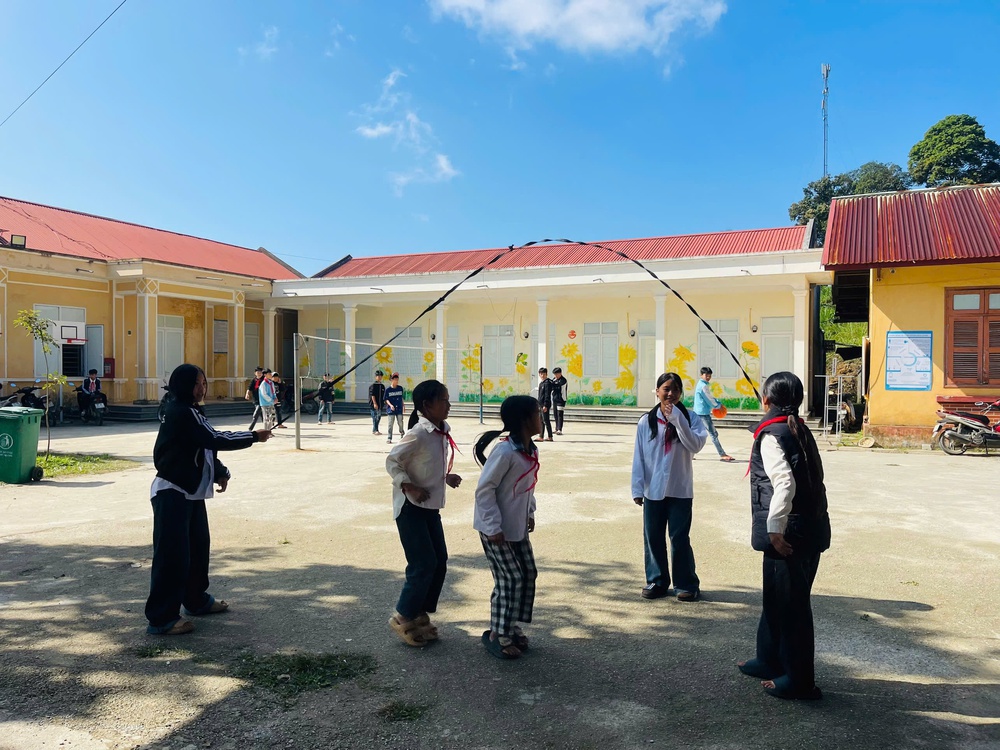 Từ cổng trường vùng cao, cô giáo trẻ ngăn những cuộc hôn nhân sớm- Ảnh 5.