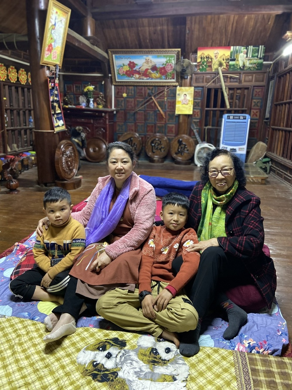 ‘Bông hồng thép’ Nguyễn Kim Nữ Hiếu: Từ chiến trường khói lửa đến hành trình gieo mầm hy vọng nơi biên cương- Ảnh 14. ‘Bông hồng thép’ Nguyễn Kim Nữ Hiếu: Từ chiến trường khói lửa đến hành trình gieo mầm hy vọng nơi biên cương- Ảnh 14.
