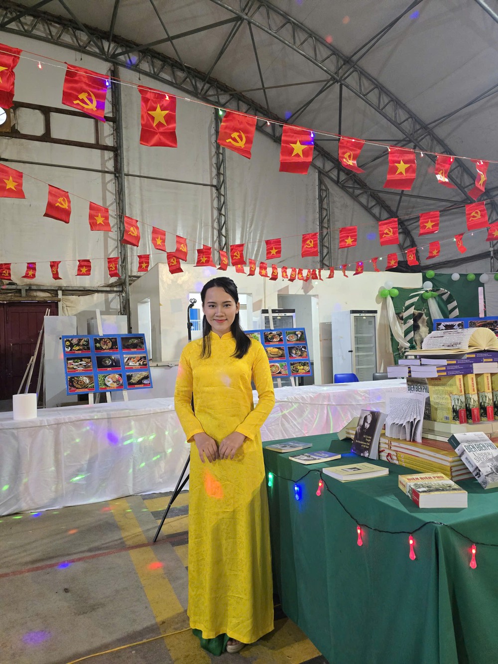 Bóng hồng blouse trắng và mũ nồi xanh ở Nam Sudan- Ảnh 4.