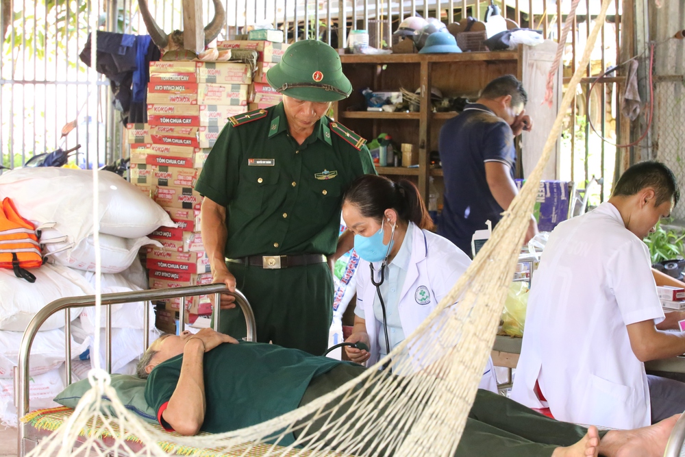 Giữ mạch thông tin khi tác nghiệp trong thiên tai- Ảnh 12. Giữ mạch thông tin khi tác nghiệp trong thiên tai- Ảnh 12.