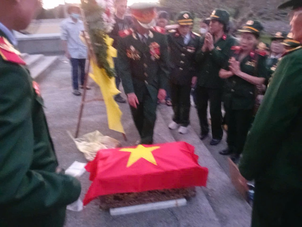 Đón liệt sĩ Đào Xuân Huân từ đại ngàn Quảng Bình về với gia đình - Ảnh 7.