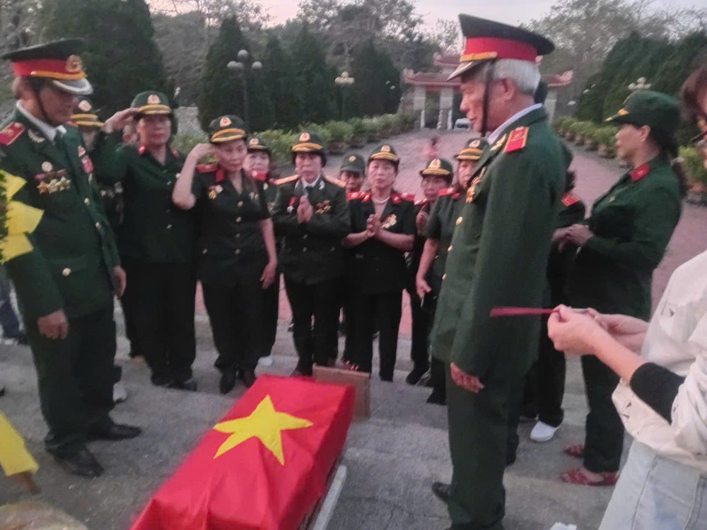 Đón liệt sĩ Đào Xuân Huân từ đại ngàn Quảng Bình về với gia đình - Ảnh 19.