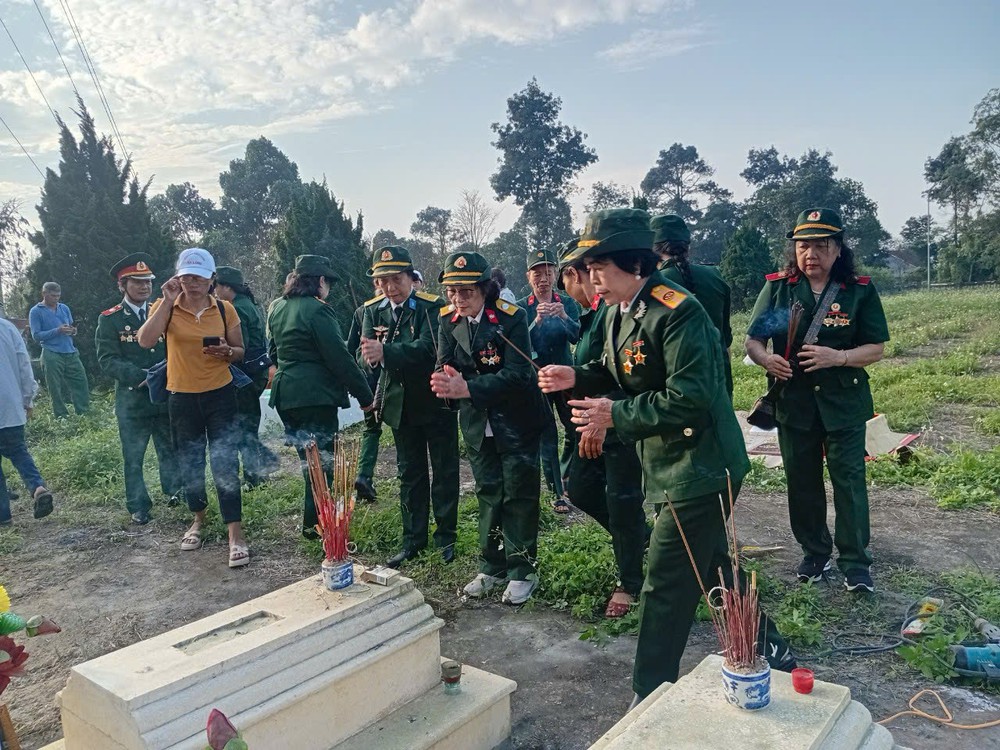 Đón liệt sĩ Đào Xuân Huân từ đại ngàn Quảng Bình về với gia đình - Ảnh 16.
