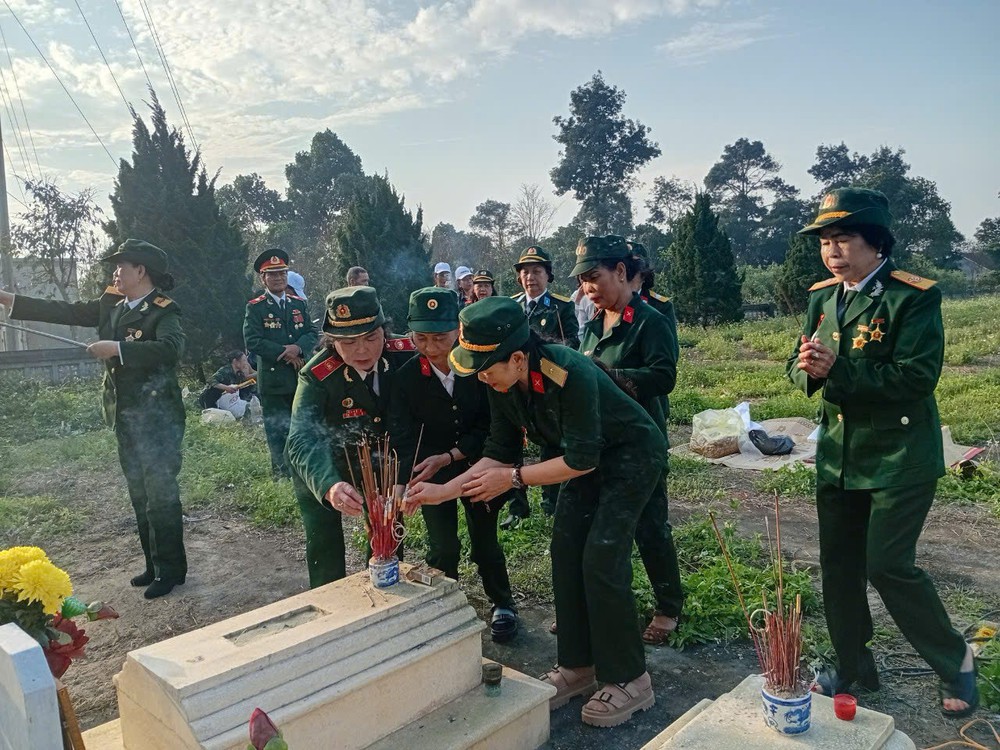 Đón liệt sĩ Đào Xuân Huân từ đại ngàn Quảng Bình về với gia đình - Ảnh 17.