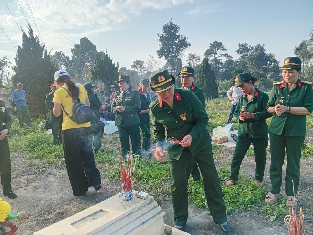 Đón liệt sĩ Đào Xuân Huân từ đại ngàn Quảng Bình về với gia đình - Ảnh 21.