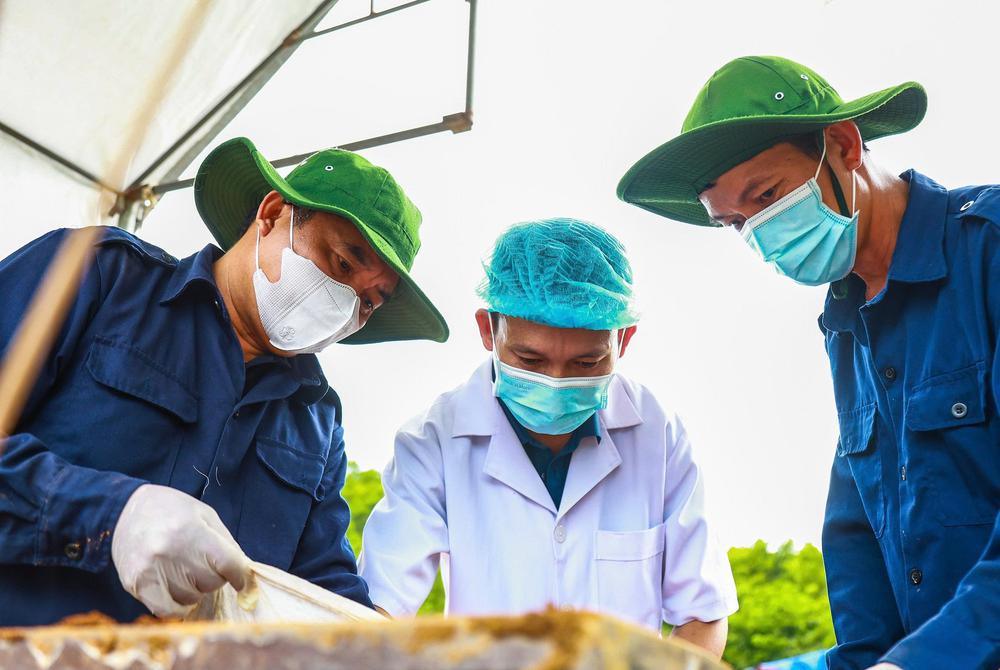 Những bác sĩ thầm lặng tìm lại tên cho liệt sĩ- Ảnh 2.