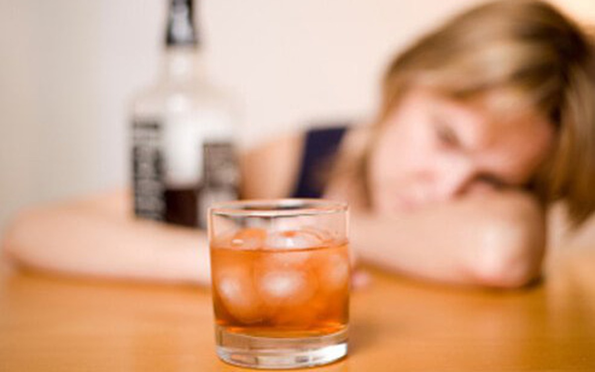 Lạm dụng rượu và những nguy cơ sức khỏe
