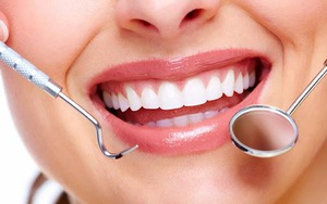 Viêm quanh răng tiến triển chậm: Dấu hiệu nhận biết và cách điều trị để không bị 'mất răng'