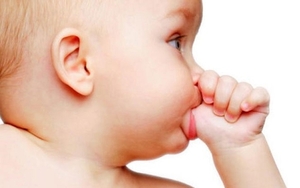 5 thói quen xấu ảnh hưởng tới hàm răng của trẻ