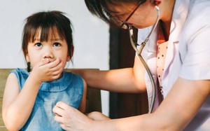 Dấu hiệu viêm phổi nguy hiểm ở trẻ
