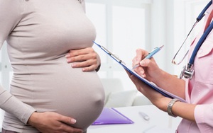 Độ tuổi sinh sản của phụ nữ ảnh hưởng thế nào đến sự an toàn cho mẹ và con?