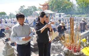 Bộ trưởng Bộ Y tế Đào Hồng Lan tri ân các Anh hùng, Liệt sĩ tại tỉnh Quảng Trị
