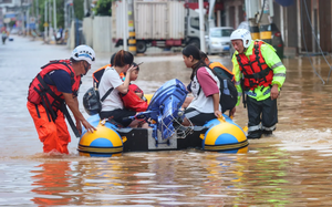Bão Doksuri gây lũ lụt ở Trung Quốc, hàng nghìn người dân Bắc Kinh phải sơ tán
