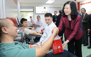 Bộ trưởng Đào Hồng Lan: Nhờ nguồn máu an toàn, chất lượng, ngành y tế đã triển khai thành công nhiều kỹ thuật mới