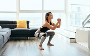 Sau tuổi 50, có nên tập squat mỗi ngày để chống mất cơ? - Ảnh 4.
