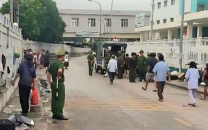 Ra quân xử lý điểm 'nóng' lấn chiếm vỉa hè cạnh BV Hữu nghị Đa khoa Nghệ An