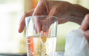 Trẻ em có nên uống viên sủi vitamin C thường xuyên?