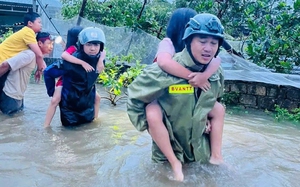 LIVE: Bão số 10 gây mưa to gió lớn cho các tỉnh miền Trung, nhiều người dân được cứu nạn kịp thời trong bão
